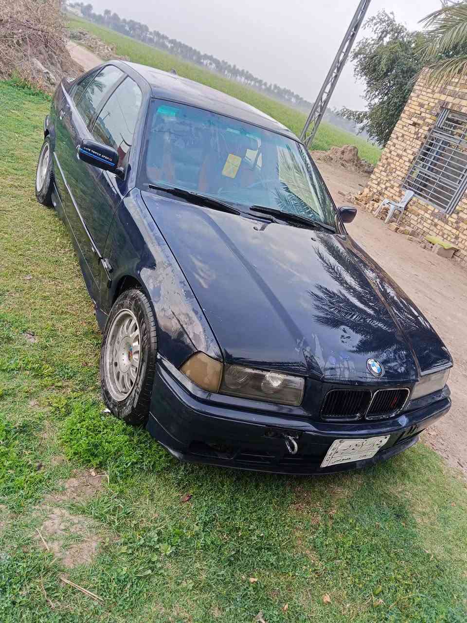 Bmw E36 1994
للبيع أو مراوس بيه نواقص الڤان عاطل 
حدادية الخلفية جديده
مكينه مسكر فانوس گير اوتوماتيك رقم بغداد الماني سنويه منتهيه ب26 سعرها42$وبيه مجال للتواصل اتصل ***********

