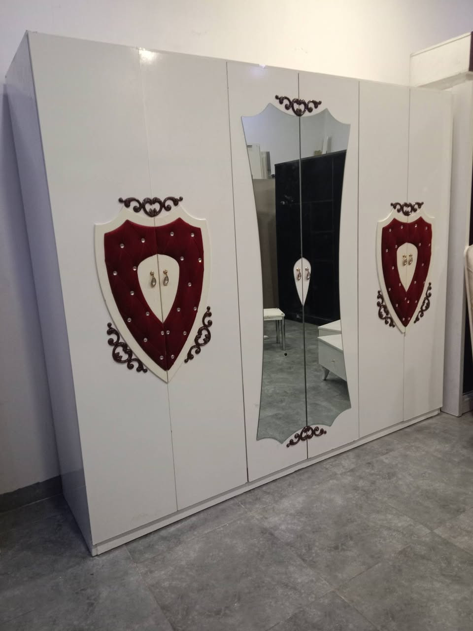 غرفة نوم للبيع 7 قطع مع شد ونقل ودوشك سعر 450 للتواصل ***********
