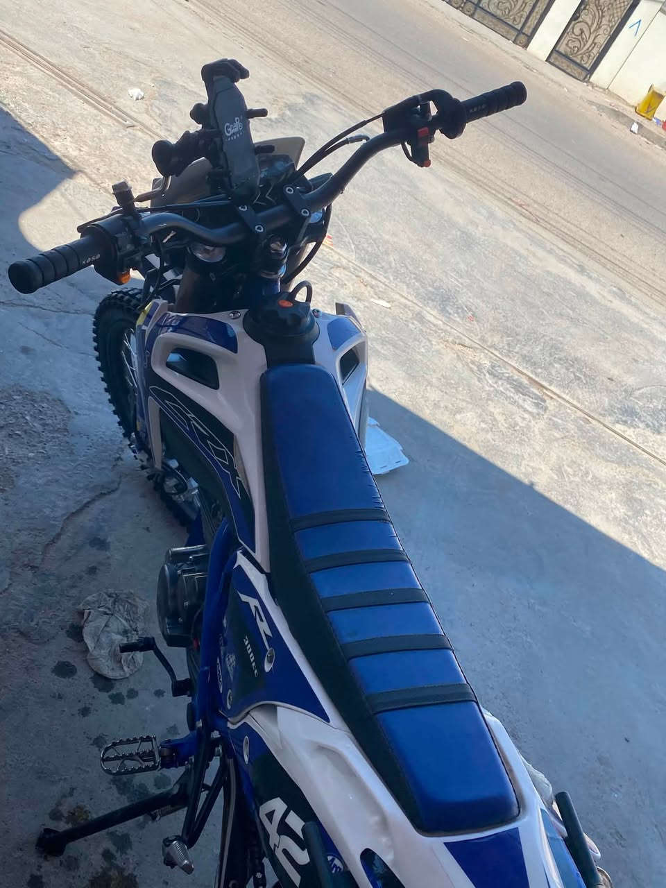 السلام عليكم دراجه قفاز CRX موديل 25 مكينه 300 cc 
دراجه مكفوله كفاله عامه ماشيه 3 ألف دراجه شلعه معدل تخبل نقص بس اشاير 
اوراقها أصوليه السعر  مليون و250 وبيها مجال 
عنوان جزيره بغداد للاستفسار ***********
