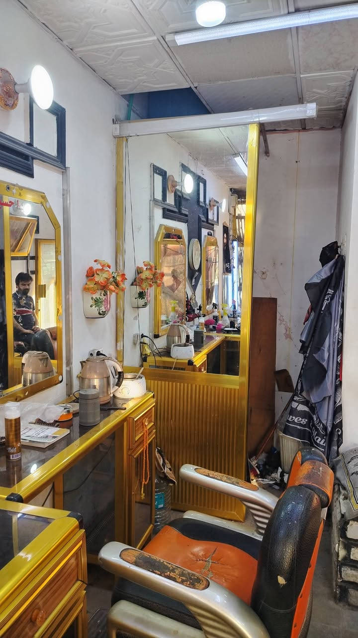 السلام عليكم
مميزين حلاقه ألمنيوم نظيفات جداً
مع قاطع مع عارض معرض مع مرايه خلفيه 
مع كرسي حلاقه 
كلهن ب٣٠٠ ألف مكاني حي الحسين شارع السيد


**إذا كنت صاحب هذا الإعلان وتريد حذفه لأي سبب، رجاءا أرسل رسالة إلى الدعم الفني**