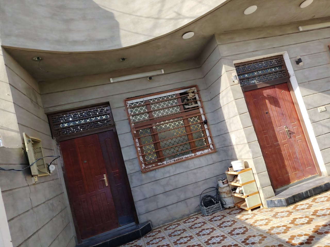 سلام عليكم دار للبيع المو شراي لا يتصل ولا يضل يتفلسف براسي رجائن  اني مو بياع شراي  محتاج فرق المساحة ١٥٠ ركن علا شارع ٦٠  سايدين واصل مي كهرباء مجاري فقط باقي تبليط اريد امراوس بقطعة بقريت مندلي قريبة علا كلية ديالى يم دائرت الكهرباء ولمدرسة. سعر الدار  ١١٠  كاطون الرحمة مجمع الصناعي قرب جامع مالك الملك  رقم الدار ٦٦٠٣  & ***********
