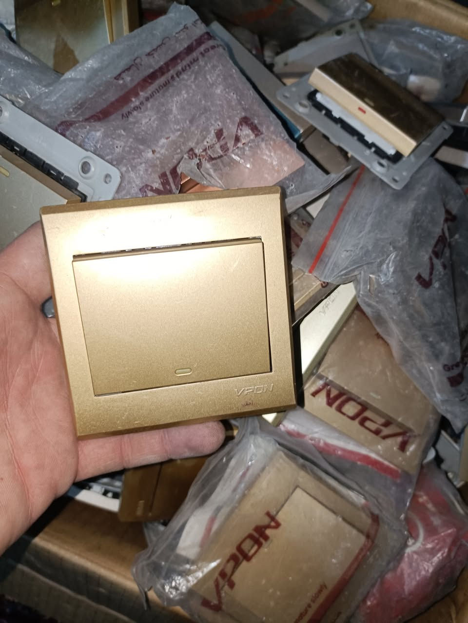 بلكات كهربائية درجه اولى جديد غير مستخدم مشكل
السعر حسب الكميه
مفرد سعر القطعه 750 دينار
 بلك 45 امبير سعر القطعه 3000 دينار
جمله سعر يختلف حسب الكميه


**إذا كنت صاحب هذا الإعلان وتريد حذفه لأي سبب، رجاءا أرسل رسالة إلى الدعم الفني**