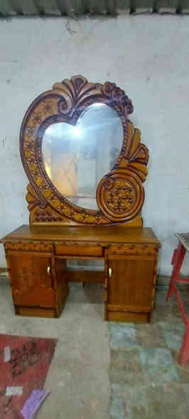 غرفه ام ٦ ملحق صاج كامله تحتوي على يدات جدد قفاله جدد صبغ تلميع جديد متواجد علخاص اكو توصيل رقمي ***********ابو جود سعره ٥٠٠ لف
