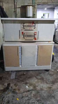 كاونتر. اربع قطع مترين ونص. قطعتين وسنك متر ونص وتعليك متر ونص مكان قب...