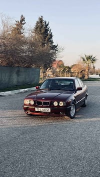 للبيع BMW 525i  موديل 93  السياره مفوله من كل شي عدا سلايد روف (تنته) ...