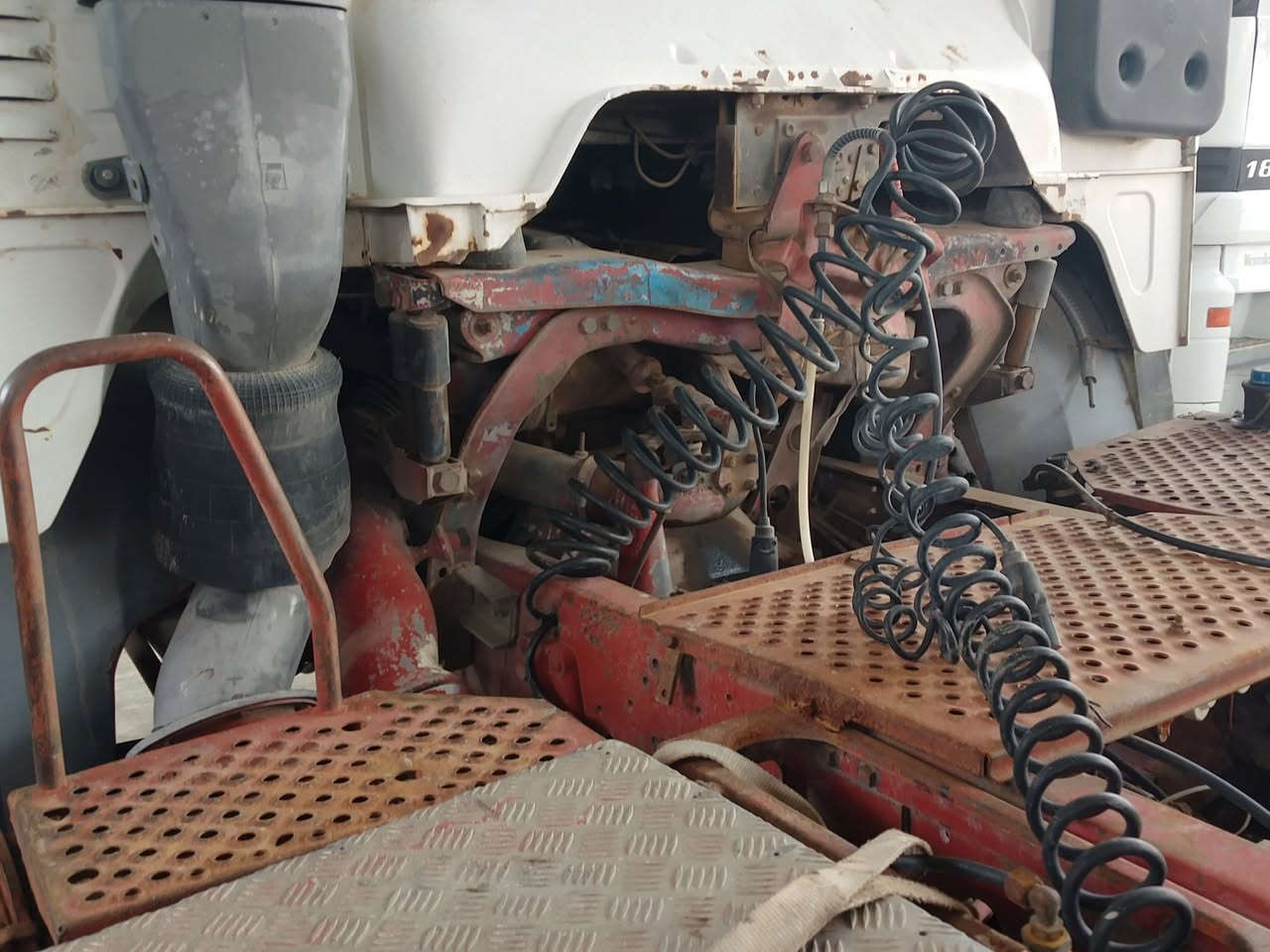 افيكو للبيع محرك 6 بدون لاصرف ولابخار كير وشاصي مكفوله هوا كهربائيات كله شغاله سنويه  صاقطه سنتين رقم بغداد 3لوحات مكانه سامراء معرض جوهره سامراء سعر 50
***********
