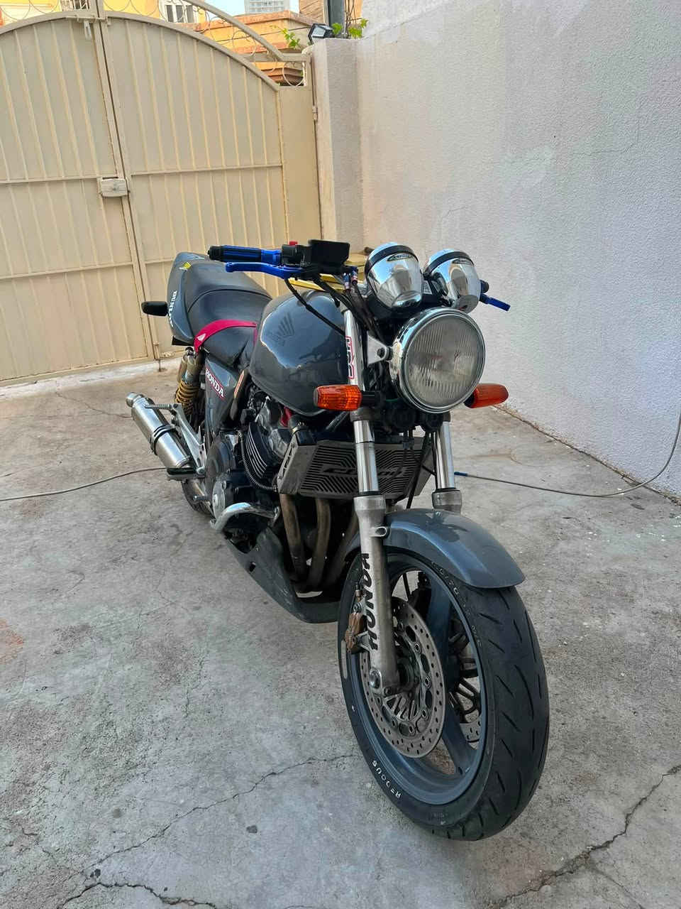 Cb 400 bo forshtn🖤
مەکینە کەپس 🖤
٢ تایەی تازە
زنجیری عەسڵی بۆ کڕاوە
ڕۆن و ئاوی ڕادێتەری تازەیە 
بانسی تازە بۆ گۆڕاوە
مۆدێلی ٩٨
١٦ وەلف
گێچ و لایتی مەزبوتە 
ماڵەکە تا بڵەی پاکە 
سعریشی زۆر گونجاوە🖤
شوێن سلێمانی🖤


**إذا كنت صاحب هذا الإعلان وتريد حذفه لأي سبب، رجاءا أرسل رسالة إلى الدعم الفني**