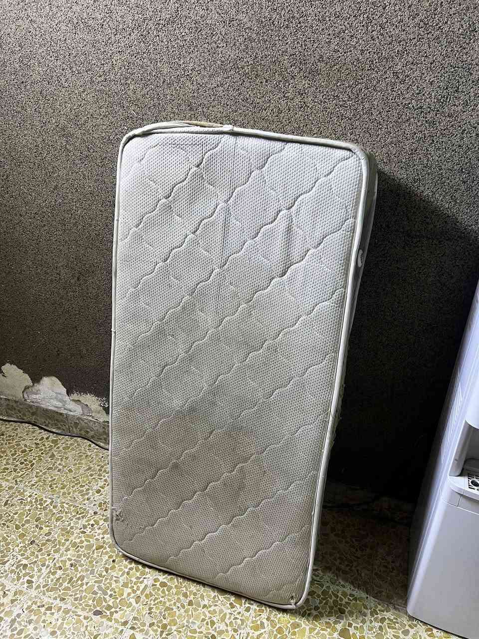 السلام عليكم غرفة نوم تركيه للبيع ودوشك اسفنج نفرين مع دوشك طفل وكريكوت طفل جيكو  .للاستفسار موجود خاص او وتساب ***********
