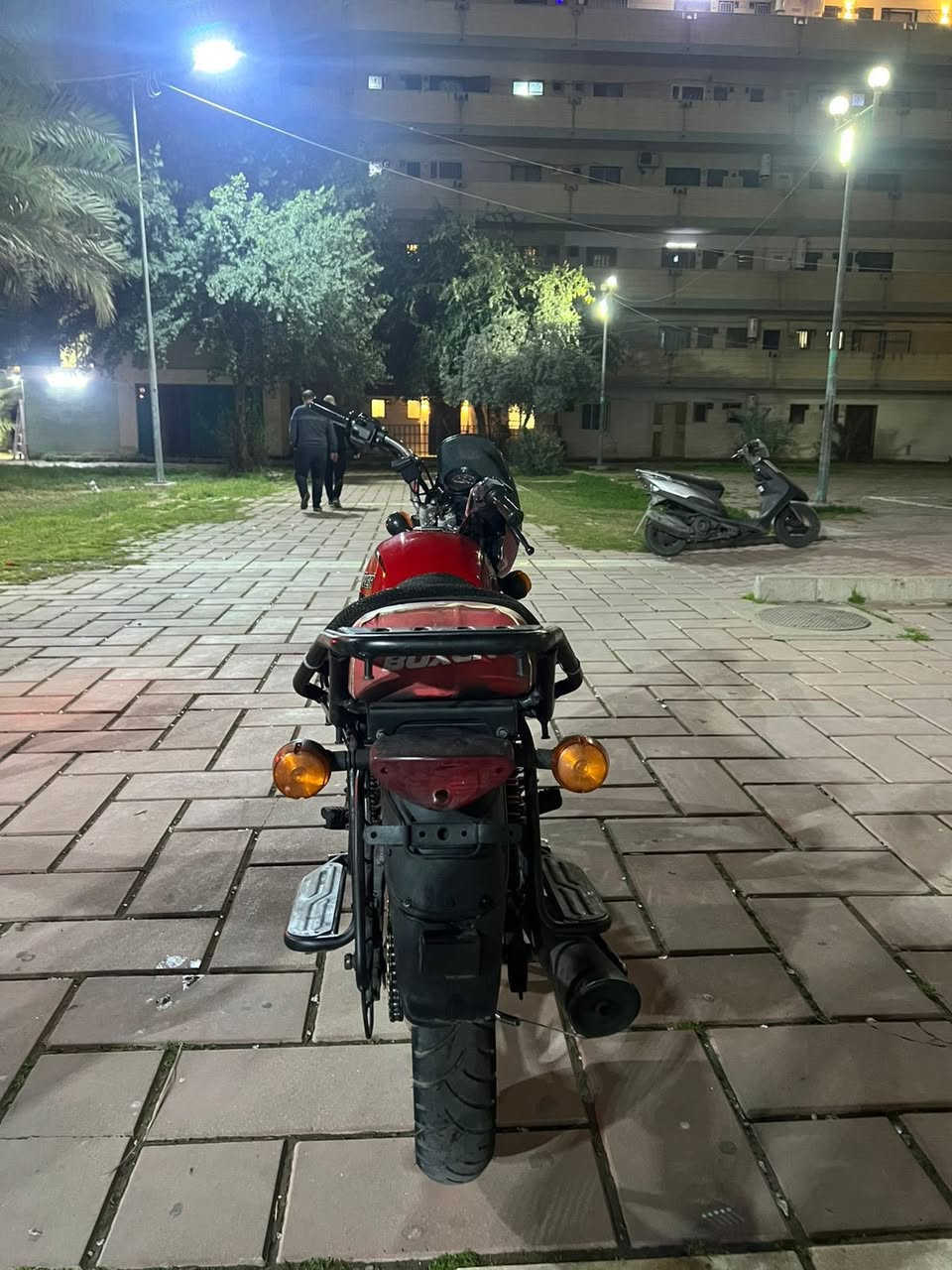 سلام عليكم بوكسر جبلي نضيفه مجفته تجفيت شركة جديد صارلها سبوعين ما مرقمه نقص جاملغ امامي وباتري فقط 
مكاني بغداد الصالحيه 
سعر 800 وبيها مجال قليل حك الجيه
*********** موجود واتس ورصيد
