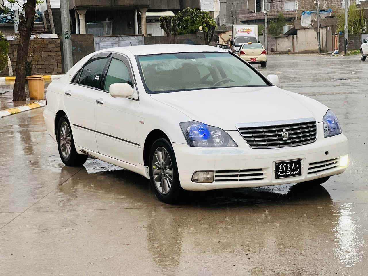 شاهانە 
بڕاوە 
مۆدێل ٢٠٠٧ ساج مەلەكی 
گێڕو مەكینەی گەورەیە ١٨٢
بێ دوكەڵ 
بەصمە ڕەساسی 
سێ دوگمەیە  
پەردەیە 
سوكانی كارەبایی 
ئاوێنە شەفت 
تەقەو ڕەقەی نییە
فۆڕمیگای نەشكاوە  
سەقفی وەك شوشەیە 
دەعو لێدراوی نییە 
كەڤەر گۆڕاوو شەنسی كۆسەرە نییە 
 سیعری ٥٣ گەڵاو مەجال 
شوێن /سەید سادق 
ژ.م/***********
***********
