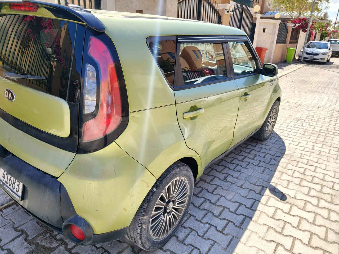 السلام عليكم 
كيا صول 2015 وارد امريكي رقم كربلاء بأسمي سنويه جديدة محرك 1600 gdi  السيارة جاهزة مابي اي نقص من تبريد وحدادية كله جاهز محرك وكير مكفول ضربته بامريكا فقط الدعامية الخلفية وشويه من باب الصندوق والصور الحادث ورقم شاصي وبيه بنيد مبدل اصلي تفصيخ نفس اللون بسبب حادث بالعراق تم تبديله بسبب اللون جارد وصور الحادث قبل التصليح موجودة ومرفقة مع الصور والسعر 105 ورقة وبيه مجال والسيارة موجودة في محافظة النجف الاستفسار الاتصال على هذه الأرقام *********** / ***********
