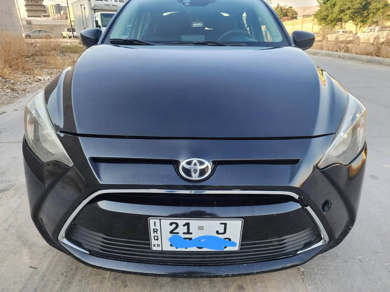 تويوتا Yaris iA موديل 2017 وارد أمريكي 🇺🇸
* محرك 1500 سي سي (1.5L) 4 سلندر

* قير أوتوماتيك 6 سرعات

* دفع أمامي (FWD)

* شاشة وسطية 7 إنج

* كاميرا خلفية

* بلوتوث + USB + AUX

* تحكم بالدركسون

* مثبت سرعة

* تشغيل Sport Mode

* جنوط ألمنيوم قياس 16 إنج

* زجاج ومرايا كهربائية

* تكييف ممتاز

* تشغيل بالبصمة (حسب الفئة)

* نظام مانع الانزلاق (Traction Control)

* نظام الثبات الإلكتروني (ESC)

* ABS + EBD + BA

* وسائد هوائية متعددة

* نظام التحذير قبل الاصطدام بسرعات منخفضة (حسب الفئة الأمريكية)

* استهلاك وقود اقتصادي جداً

* محرك واعتمادية عالية، السيارة مبنية على منصة مازدا 2 مع محرك 1.5 بقوة حوالي 106 حصان وقير أوتوماتيك 6 سرعات.

* صبغ نصف قبق صندوق  ونصف الدوسه ⚠️

* رقم سليمانيه سنويه وهزه جديده  بأسمي

* داخل مخمل اسود

* مكينه وكير كفاله

* المكان : بغداد 

* للتواصل : ***********

السعر : 90$ وبيها مجال بسيط .
