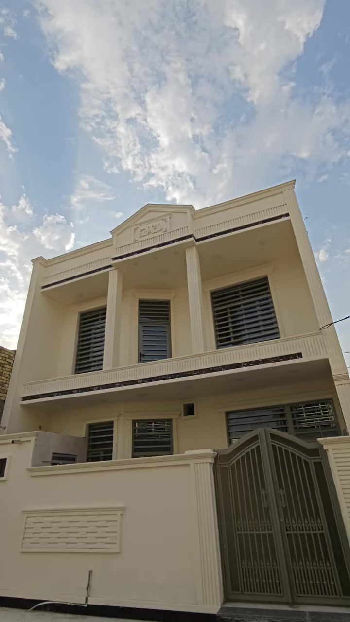 🏠 دار للبيع غير مسكون 🏠
📍 العنوان: منطقة حجي عبد الثانية.
📏 المساحة: 100 متر مربع.
🏗️ نظام البناء: طابقين (طابو زراعي).
تفاصيل التقسيم الداخلي:
✨ الطابق الأول:
🛌 غرفة نوم مريحة.
🛋️ استقبال ضيوف واسع.
🍳 مطبخ عصري + صالة (هول).
🚿 مجموعة صحيات متكاملة.
🪴 منور للتهوية والإضاءة الطبيعية.
✨ الطابق الثاني:
🛌 غرفتين نوم (بإطلالة مميزة).
🛋️ صالة عائلية إضافية.
🚿 مجموعة صحيات.
☀️ سطح واسع.
🎬 كما في المقطع المنشور 👇
السعر 135 مليون وبيه مجال للطيبين 
📞 للاستفسار والتواصل:
[***********]
#عقارات_العراق #ميسان #العمارة #بيوت_للبيع #عقارات_ميسان #بيع_وشراء_عقارات #حي_الغدير #حي_الصحفيين #فرصة_عقارية #دليل_عقارات_العمارة
