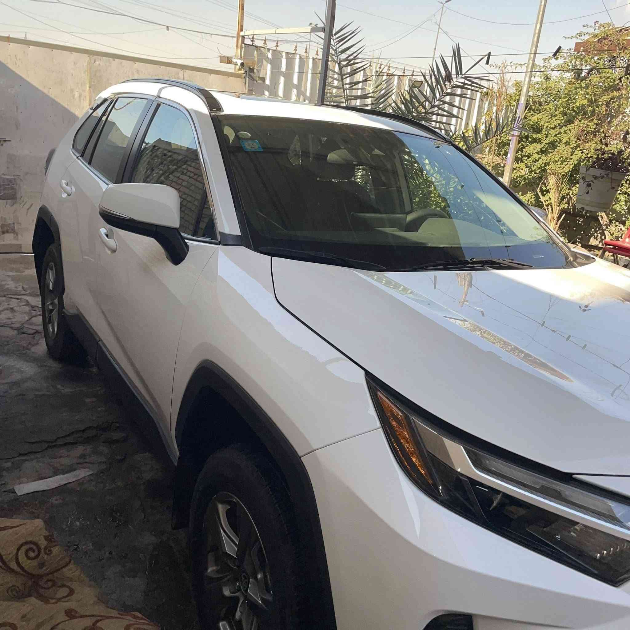 السلام عليكم 
سيارة راف فور هايبرد للبيع موديل 2024 وارد امريكي حادث جاملغ خلفي ماشية 30 الف كيلو سيارة رقم بغداد بأسمي سعر 240الف دولار( شدتين و40 ورقة )
مكان بغداد
رقم الهاتف.***********
