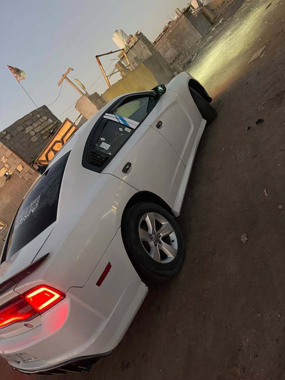 جارجر متومه على وحده محتركه السياره جديده جاهزه على اخر حبايه كص قماره فقط مكفوله من الكصه الثانيه موديل 2013ارقام اصليه بيه مال محتركه مكينه كير تبريد حداده كله جديده لايت زنون مكاني البصره القبله للتصال على الرقم ***********السعر 63بيه مجال
