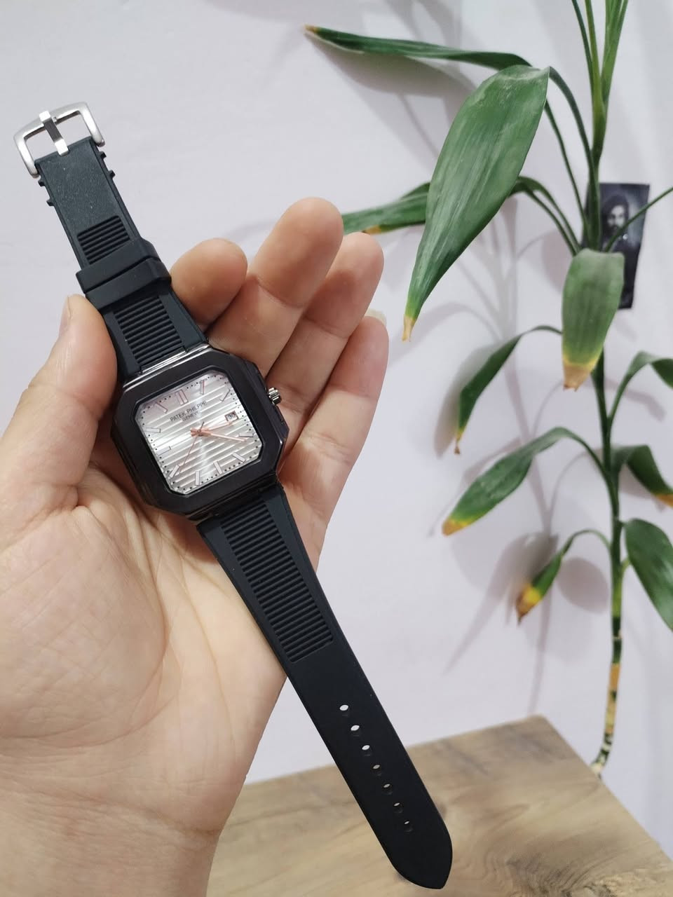 ساعة رجالية باتيك فيليب (Patek Philippe)
الضهر مختم تقويم شهري 📆

مقاومة للماء والخدش 

سير ربر عقارب مضيئة في الضلام


**إذا كنت صاحب هذا الإعلان وتريد حذفه لأي سبب، رجاءا أرسل رسالة إلى الدعم الفني**