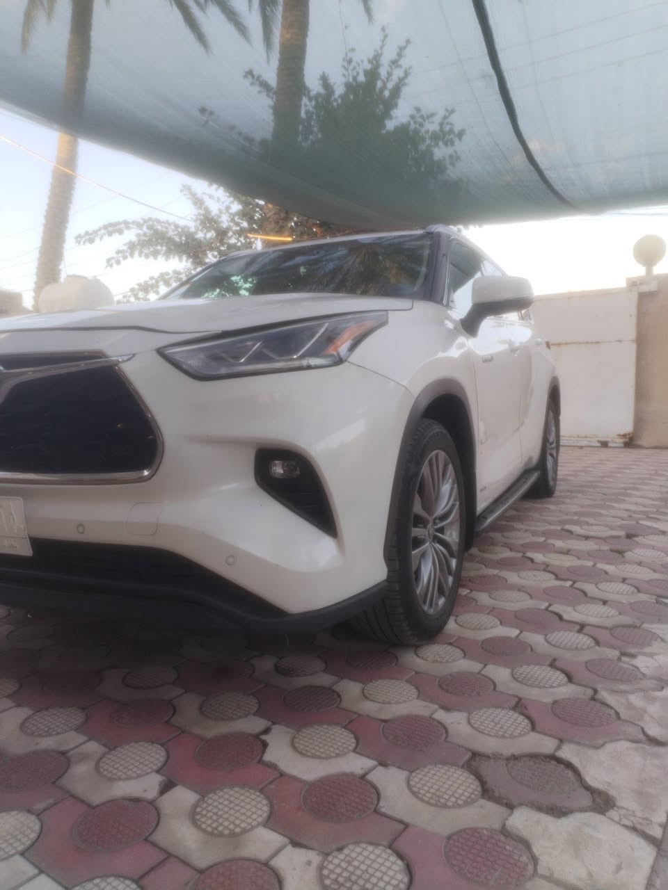 السلام عليكم أخوان للبيع تويوتا هايلندر هابيرد موديل 2021  لون أبيض وارد أمريكي حادثة دعامية وبنيد فقط ماشيه ٧٧ الف فووول مواصفات بأسمي شرط التحويل طبعآ السياره Vip كراسي الوسط منفصل يعني فول الفول رقهما بغداد. سعرها ٢٨٥ ورقة بيها مجال بسيط.
للاتصال على الرقم *********** تحياتي للجميع
