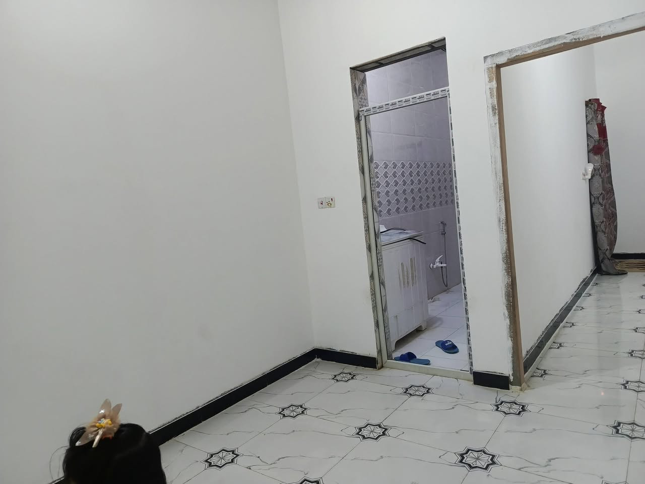 السلام عليكم بيت بالقبله مقابيل الاربع شوارع المساحه 108 التفاصيل خاص السعر 42 وبي مجال بيت جاهز مجهز للصقف ساندويتش***********
