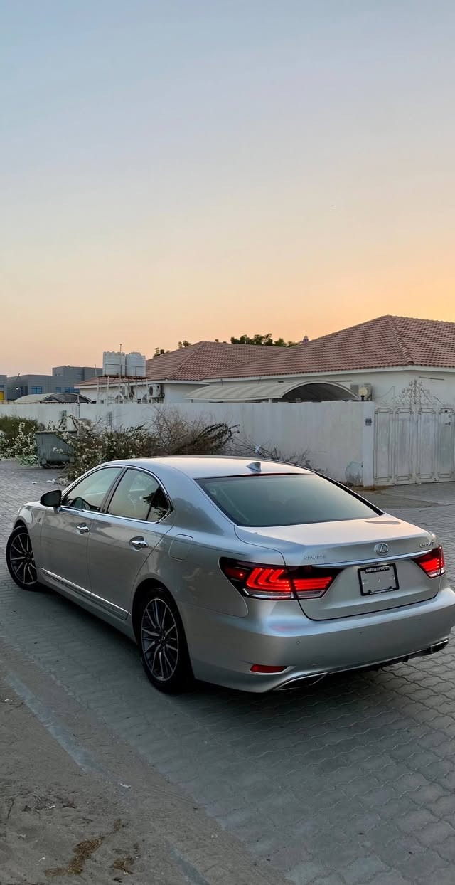 لكزس LS 460 رقم بصره انكليزي
💥   F _  Sport  💥
موديل 2013 
موصفات فول 
1 _ لايتات داينمك 3 عدسات 
2_ مودات تحكم ستيرن صوت واتصال + HOLD
3_ نقطه عمياء 
4_ رادار وقوف حساسات 
5_ هيتر دركة ستيرن 
6_ خزن ميموري كشنات
7_ انظمة قياده 4 سبورت +سبورت بلاس + كونفورت + ايكو 
8_ كشنات 4 تدفئه تبريد 
9_ شفتر ستيرن كير 
10_ 4ويل درايف اوتو 
11_ جام فول اوتو 
12_ مشاش ماء  لايتات 
13_ جنطه اوتو شفط 
14_ ابواب شفط 
15_ دخول ذكي 
16_ مري قلاب مع انارة ترحيب 
17_ السياره فيها 3 قطع صبغ  ضربتها جهة السائق وارد امريكا لايت وجاملغ فقط وبنيد مبدل بلادي 
18_ واخيراً ممشى السيارة 114 ميل 
ملاحظه 💥
علماً ان السياره رقم تسقيط رقم انكليزي رقمها [ B _65544] باقي على دفع الكمرك فقط 
 للأتصال    ***********
💥 السعر 190 ورقه 💥
