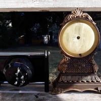 ساعتين منضديتين • تمثال خزف ٢٣x١٠سم • توصيل