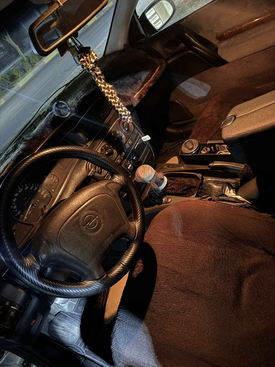 بسم الله الرحمن الرحيم 

أوبل بزون ١٩٩٥
حجم مكينة ٢٠ فل
كير عادي 
تبريد و تدفئة ابشرت
كاهربايات كل عل بلاد 
دعامية لل دعامية ابشرت
تايرات جديدة و ويلات جديدة 
مابيها ٢٥٠ نقص
رقم سليمانية و ب آسمي تحويل و وكآلة ابشرت 
مصبوخ عام بس لل جمالية 
جامات ٢ كاهرباي
سستم صوت دمام 
مابيها خياس نقطه 
كماليات مصرفت بيها دعامية دوسات دشبول سيارة حلو علا وضع شركة 
مكان كلار محافظة سليمانية 
سعر ٤٨ بيها مجال 
0770 750 57 77
