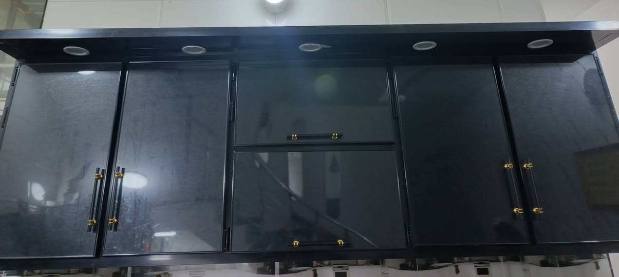 السلام عليكم كاونتر للبيع كاونتر هوه ملحق مالته 3امتار وسنك متر ونص استفسار هذا الرقم ‏‪***********‬‏
