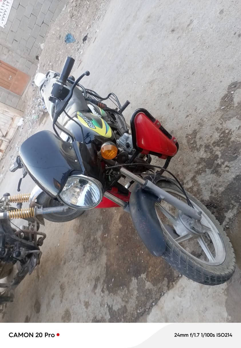 سلام عليكم دراجة بوكسر كلاسك مديل 2019 دراجة خير من الله دراجة بدون اوراق اكفلهة حلال او حرام لدراجة كلشي ما ناقصهة بس يرادلهة ارتيبات سعر 600 او بيهة مجال حك لجية مكاني بغداد حي اور ام لكبر ولغزلان رقمي ***********
