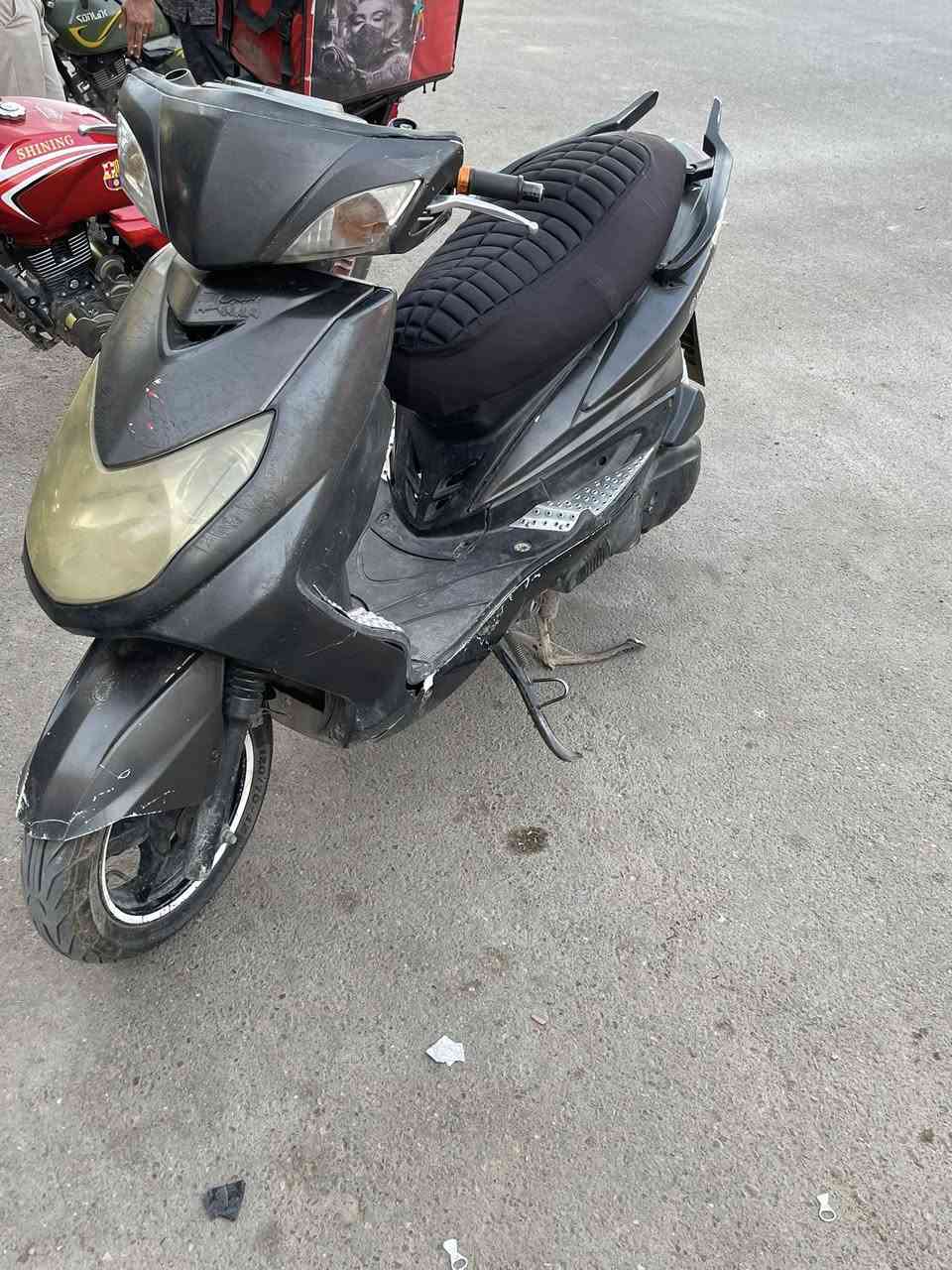 سكتز فحل كابريتر دراجه نضيفه نكره سلڤ بكل وقت دراجه متروكه ماطلع بيها تاخذها تدعيلي ماطلع بيها وما متعبها كفرات شويه اضبهن وتكحيلات بسيطه سعر600وبيها مجال بسيط***********
