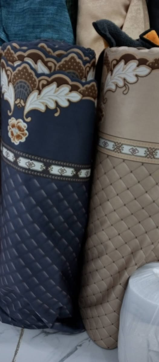 مفرش تخم بالفين 
10 مقاعد =7ونص متر ب15 الف 
متوفر توصيل لكافه المناطق 
*********** ادهم
