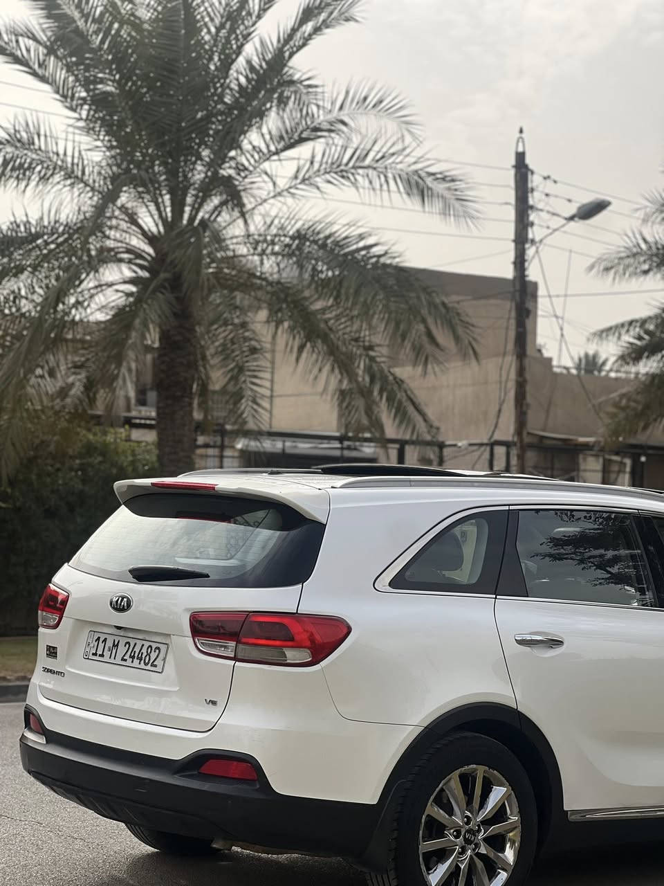 سورنتو 2017 خليجي 
محرك 6سلندر 
بيه صبغ شبر الصندوق من فوك
وكم مكان بارد 
ماشيه 117 الف 
فول 1/1 كويتي
بانوراما 
بصمه 
هند بريك بصمه 
فور ويل 
حساس امامي خلفي 
كشنات جلد قرميدي
بردات خلفيه 
كشنات تدفئه تبريد 
كشنات كهرباء 
صندوق كهرباء 
ويل كب كروم 
تبريد 3 قطع 
مري شفط 
وباقي المواصفات المعروفه
السعر 225 $ وبيه مجال 
مكان السياره بغداد حي الجامعه 
☎️ ***********
