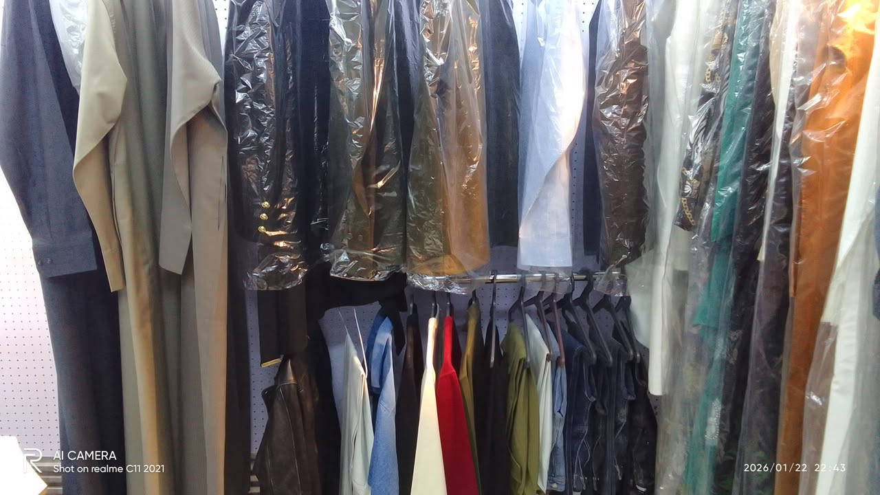 السلام عليكم مكوى للبيع المكان بغداد حي الجهاد حي الحسين شارع التجاري شغال وبي معاميل خير من الله محل كل غراضه جديده ايجار 450 موبايل***********   ،
