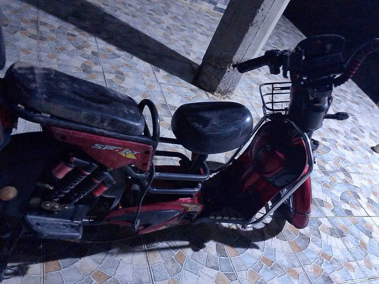 سلام عليكم بايسكل شحن موديل 2024 
حساسات نذار شغلات 
شاشه جديده
 ضفيرة جديده 
كفرات جديده تيارته تضاف
شاحنه جديده 
عوزه بس بطاريات وبي فطر بشاصي ملحوم 
سعره 50 الف قفل 
*********** 

مكان كربلاء طوريج
