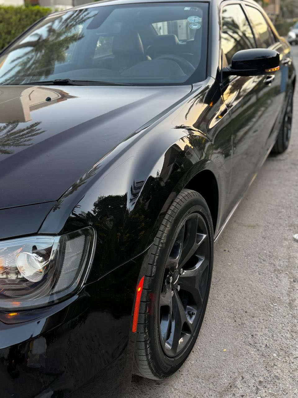 السلام عليكم اوباما كرايسلر 300 S  /2023 فوول مواصفات 1/1 وارد امريكي شبه الكلين
مكفوله كفاله عامه من الصبغ والبارد والشخوط حتى الدعاميات  حادثه رصعه بلجاملغ الامامي الايسر وبدلته صور الحادث بلمنشور مواصفات بانوراما دمامات كير ماوس مكينه 6سلندر ويل جبير وبعد بيه هواي مواصفات سياره جديده بمعنى الكلمة ماشية 44الف ميل رقم اربيل بأسمي تحويل مباشر عنوان شارع فلسطين السعر 298 وبيه مجال هـ***********
