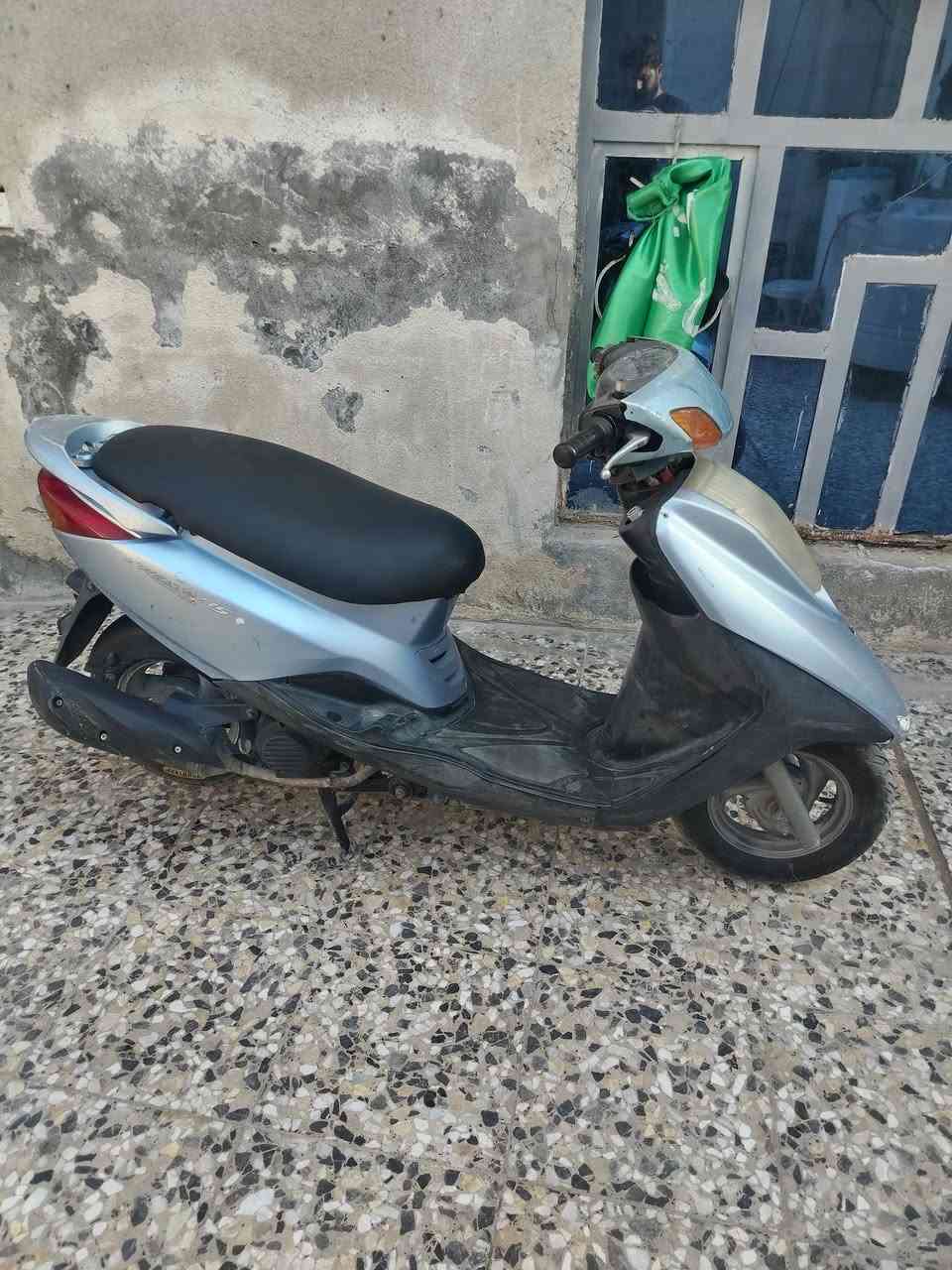 دراجه بريز كلها بلاديه الدراجه. وكلها شغاله ماكو نقص
السعر 600

المكان بغداد حي النصر
اتصال ***********
