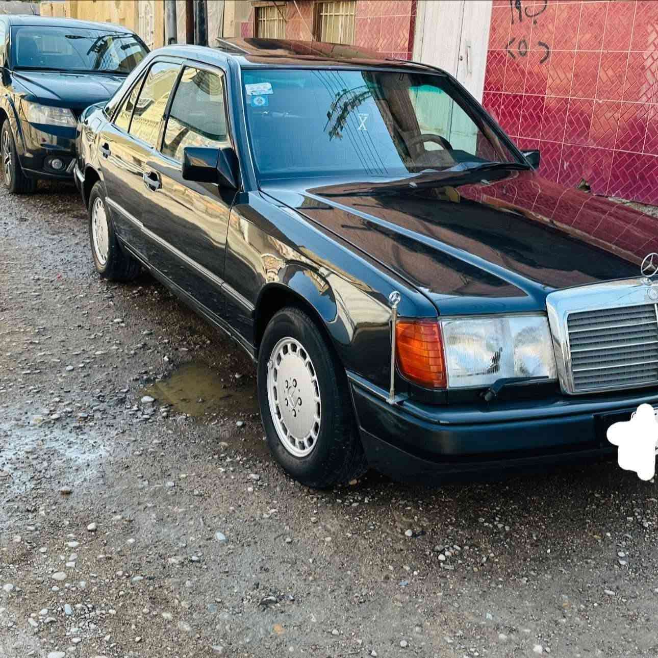 يا الله
السلام عليكم 
للبيع مرسيدس دب E300
محرك بلادي عنكبوت 
قواعد دبلات وبراكيتات سليمه وكفاله 
موديل 1988
رقم بغداد دولي باسمي 
صبغ عام جماليه بدون ضرر
مكان بغداد 
للاستفسار ***********
