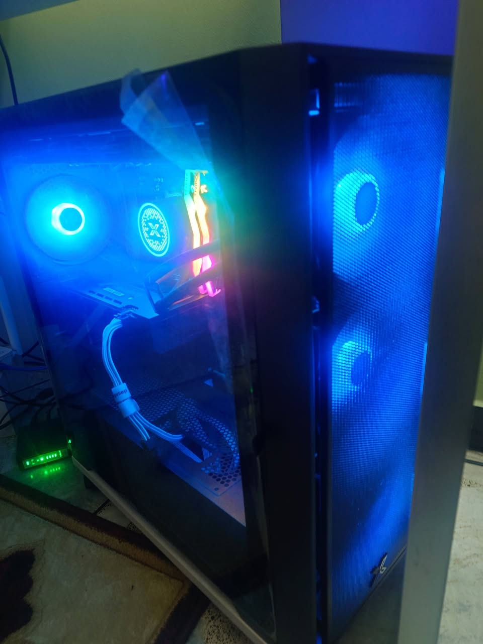 تجميعة للبيع استخدام قليل جدا ..
Cpu :  R7 9700x 3.8ghz up to 5.5ghz

Gpu: gigabyte 4060ti 8gb oc 

Storage: m.2 samsung 999 pro with heatsink gen5 1t

Ram: 2x16 gb 6000mhz ddr5 teamgroub rgb

M.b : gigabyte x870 gaming wifi6

Ps: segotep gm750 gold

Cooler : liquid cooler 360mm 3fan

السعر 1500000
مكان بغداد حي الجامعة 

واتساب ***********
