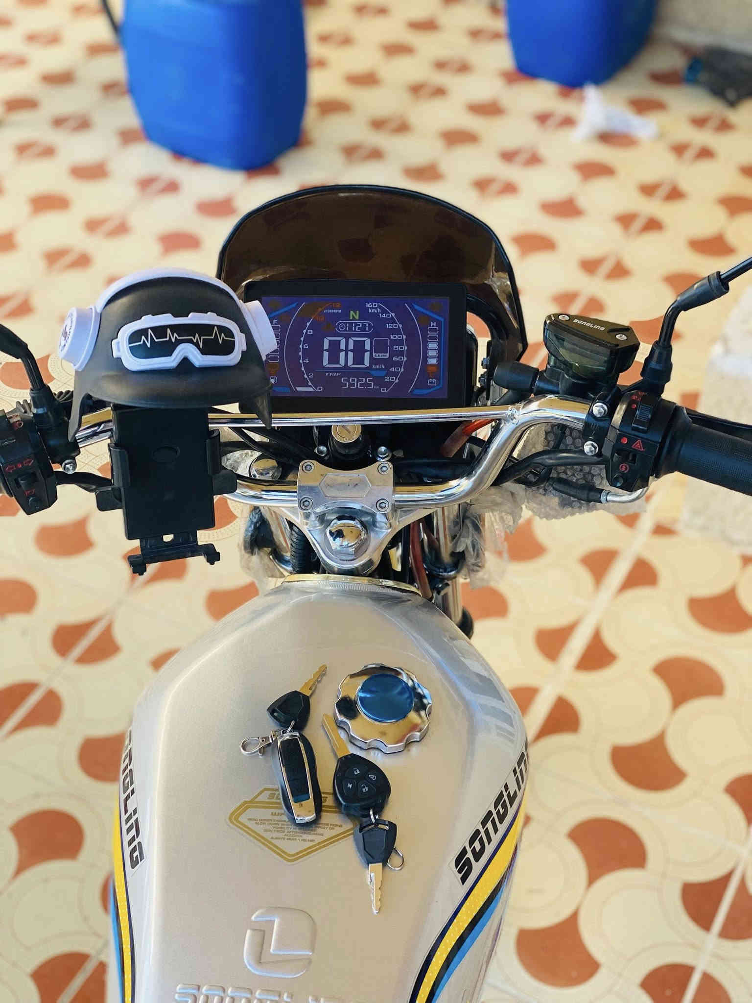 السلام عليكم دراجه للبيع سافان سونك موديل 26 زيرو زيرو صار 15 يوم من طاله من الوكيل بصمات ثنين تشقيل عن بعد مكفوله حتى من الشخط أوراق بغداد المكان واسط العزيزيه الاستفسار ***********
