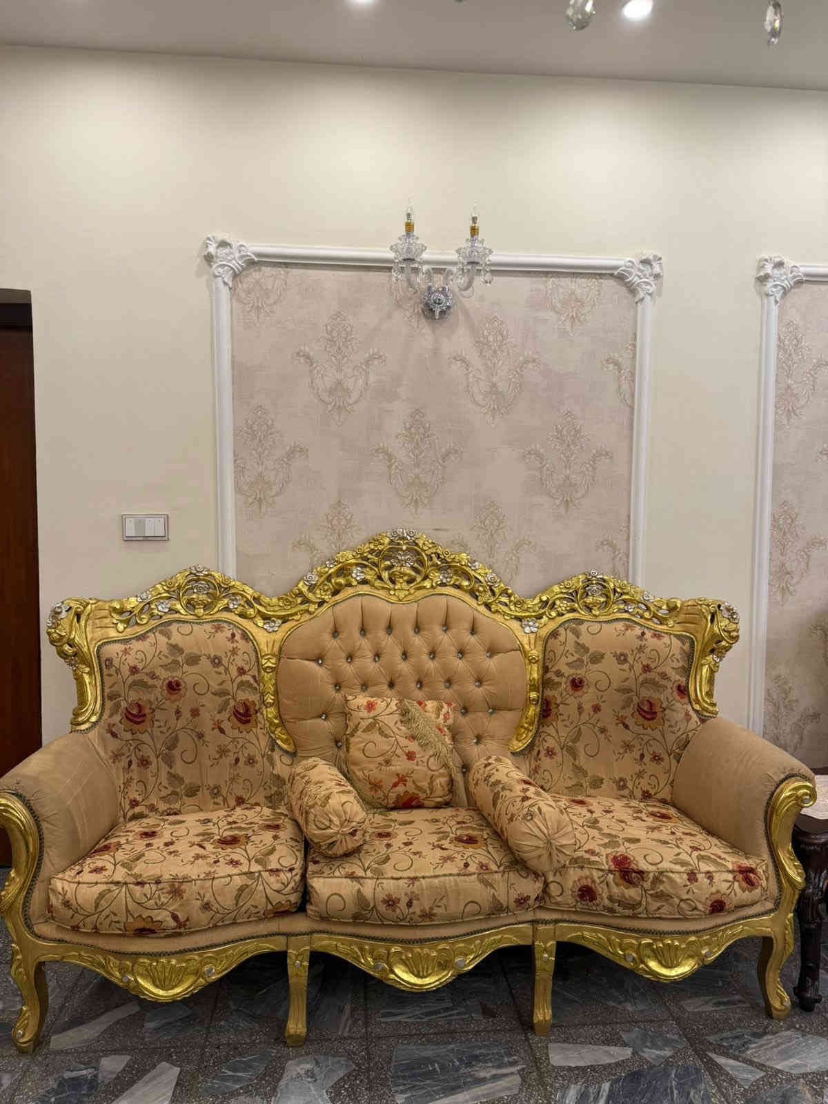 السلام عليكم 
للبيع تخم مصري 10 مقاعد مستعمل مع طبلة وسطية مرمر 
السعر 750 وبي مجال
التواصل على هذا الرقم ***********
