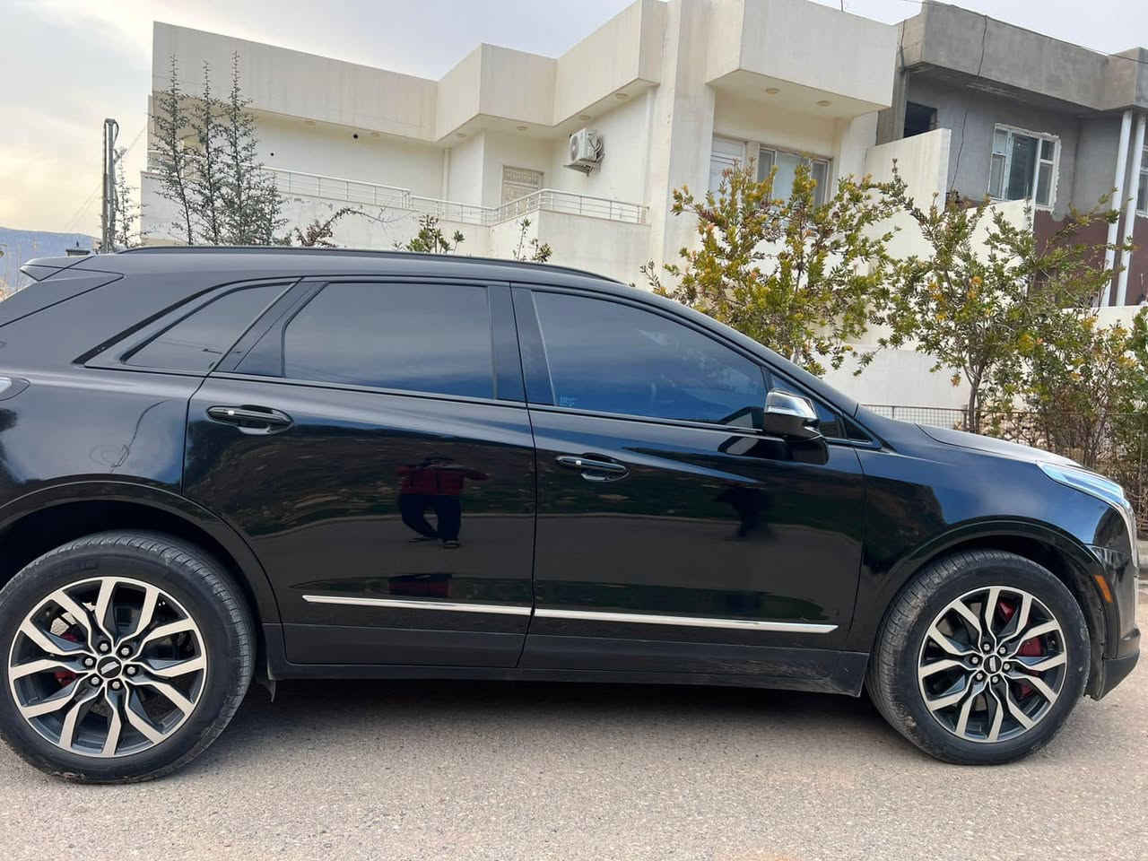 كاديلاك   sport xt5  400 موديل 2023
مكينه 6 سلندر 3600 فول فول مواصفات
رقم صاحب سيارة. واتساب ***********

🟩  السعر 242$
                 

موديل 2022وارد امريكي 
حادث جامبلوغين الامامي و بوليند 
رقم كاتي دهوك  تقدر تسمك باسمك و اي  محافظة تريد  تحويل مباشر 

السياره فول مواصفات 
فور ويل درايف
بانوراما 
شاشه فول تحكم ماوس + كاربلي بلوتوث اوتو 
٣ قطع تبريد مناخ منفصل 
فول تحكم وتدفئه بالستيرن
كير كوبرا   9  سرعات
شفتات بالستيرن
الكشانات الاماميه تدفئه وتبريد 
كشن السائق خزن ميموري
الكشنات الخلفيه تدفئه 
كشنات الصف الثاني و الثالث كهرباء فتح واغلاق 
صندك كهرباء 
سستم صوت ( boos )
فول رادار امامي وجانبي وخلفي
كامرا خلفيه 
اوتو ستوب
خروج عن المسار 
شاحن لاسلكي
جميع الابواب والصندوك بصمه 
حساسات امامي وخلفي
تنبيه بالكشن هزاز
ماسحات اوتو 
السياره جديده كلش وكلشي بيها يشتغل ومابيها اي نقص
رقم صاحب سيارة.***********
