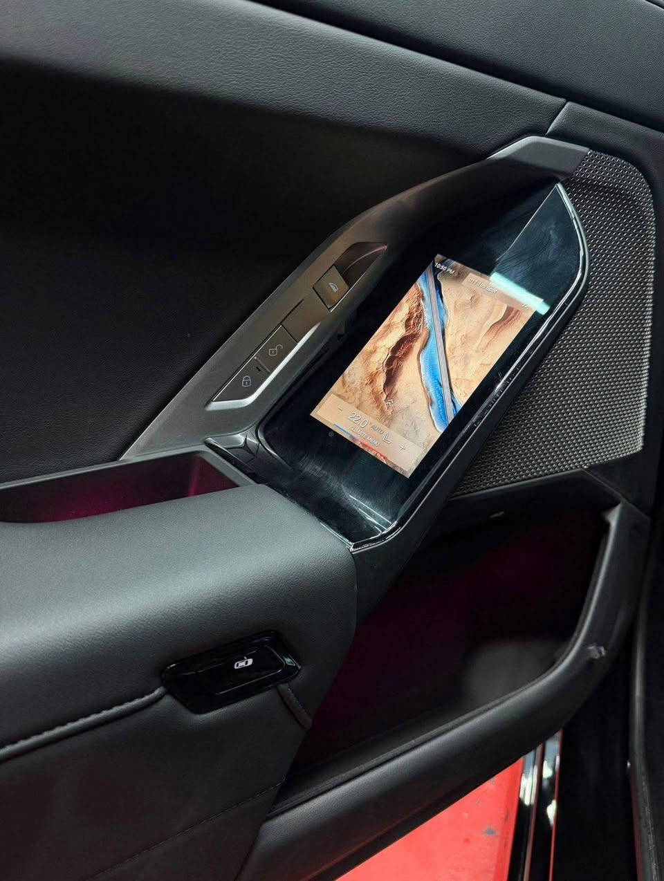 ​💎 ملكة الفخامة: BMW 740i - M Package 2024 💎
لعشاق التميز والرفاهية المطلقة، للبيع بي أم دبليو (كرستالة) موديل 2024 بأعلى المواصفات العالمية.

​✨ التفاصيل العامة:
​الموديل: 2024 (فول مواصفات - باب طويل L).

​الإضافات: حزمة M Package الرياضية الأصلية.

​الضمان القانوني: رقم دهوك (باسم صاحب السيارة)، مع موافقة تظليل لمدة سنة كاملة.

​الحالة: وارد أمريكي (حادث بسيط جداً)، صبغ قطعتين فقط، والسيارة بحالة الوكالة.

​🔥 المواصفات التكنولوجية والرفاهية:
​النظام الصوتي: سستم Bowers & Wilkins العالمي لصوت نقي ومحيطي.

​الرؤية والأمان: 5 كاميرات (360 درجة)، ناظور ليلي، رادارات (أمامية، خلفية، وجانبية).

​القيادة الذاتية: أنظمة قيادة متطورة مع نظام المحافظة على المسار (الخطوط البيضاء).

​الراحة الداخلية: بانوراما، داتاشو (Head-up Display)، و 5 بردات كهربائية لخصوصية تامة.

​التحكم الذكي: تحكم بالسيارة عن طريق الإشارة، جميع الأبواب شفط وكهرباء، مع صندوق كهربائي.

​📍 الموقع والتواصل:
​مكان تواجد السيارة: بغداد / المنصور.
​للاستفسار والتواصل: 📞 ***********

