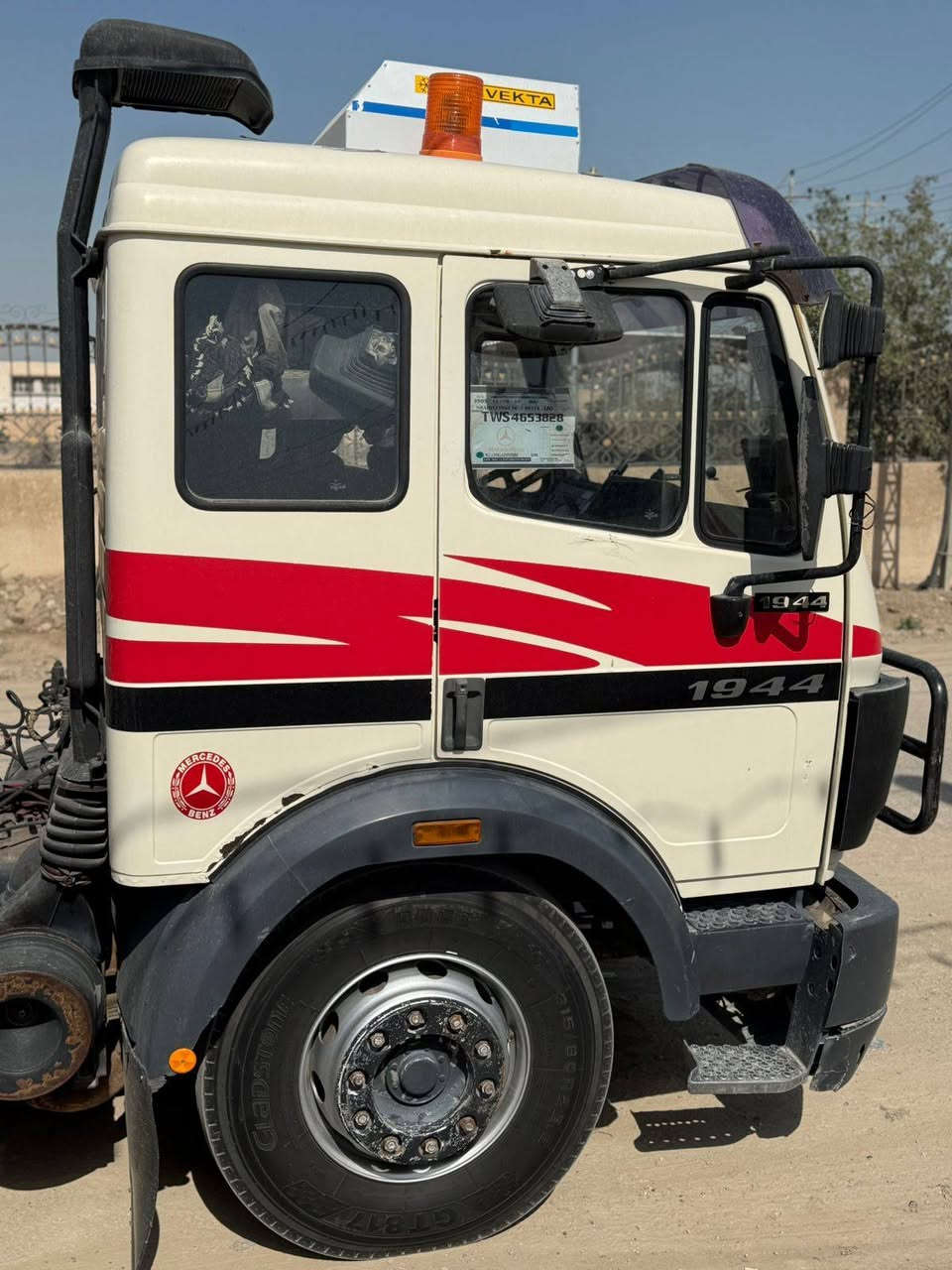 سيارة البي للبيع 1990 مكلف بالنشر
سيارة سبرنك بلادي مبطن بلادي بيه فطر مربوطه فلات 
سنويه ذات جوانب متحركه تبريد فول 
مكينه لا تنقيص ولا تبخير ابيع ويه العربانه
عربانه بلوم 3 دناكير تخم تاير راس وعربانه
السعر 250 وبيه مجال
*********** بس اتصال
*********** فقط وتساب
