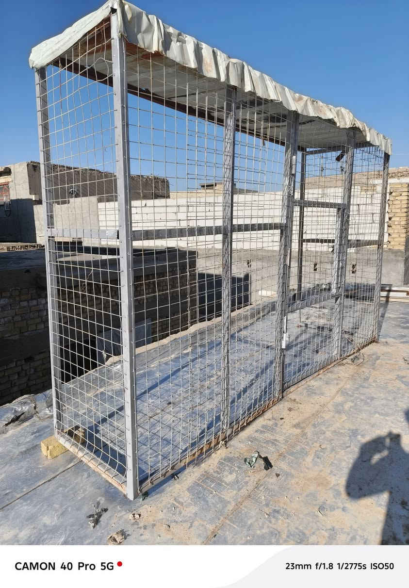 عنوان حله مركز طهمازيه (***********)
السلام عليكم برج كامل عرض 3متر ارتفاع 2متر نزال 70
نضيف وباب جبيره ع ارتفاعه يفيد مخزن او للطيور او دجاج  خاص مفتوح
