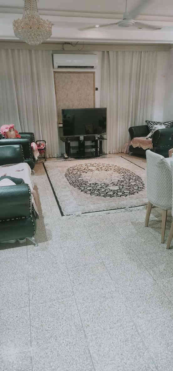 بس الله الرحمن الرحيم
بسعر مناسب جدا جدا 
شقه مساحتها 120 متر مربع
فوق الارضي  طابق اول 
تحتوي على 3 غرف نوم و حمام عدد 2 
مخزن
صاله كبيرة
مطبخ حار و مطبخ كبير بارد
مجمع الأحمر كص سويلم طريق حله / النجف 
لمزيد من المعلومات الاتصال
***********
