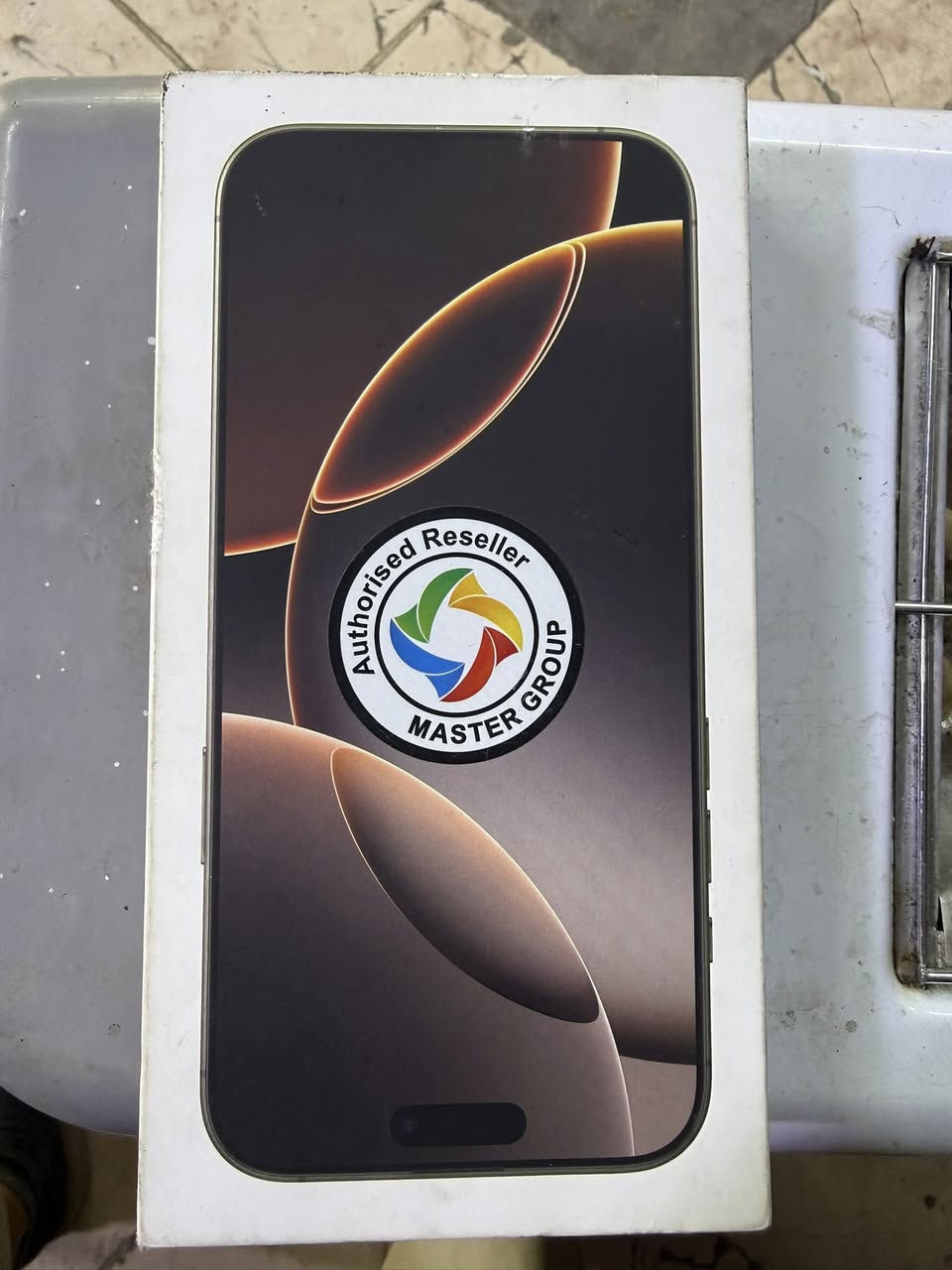 سلام عليكم ايفون 16 برو ماكس ماستر بالضمان بعده
بطاريه 93 مشحون 313 دوره 
جديد ولا شخطه بي سعره مليون و350 الف 
***********. واتساب او اتصال 
مكاني بغداد البنوك
