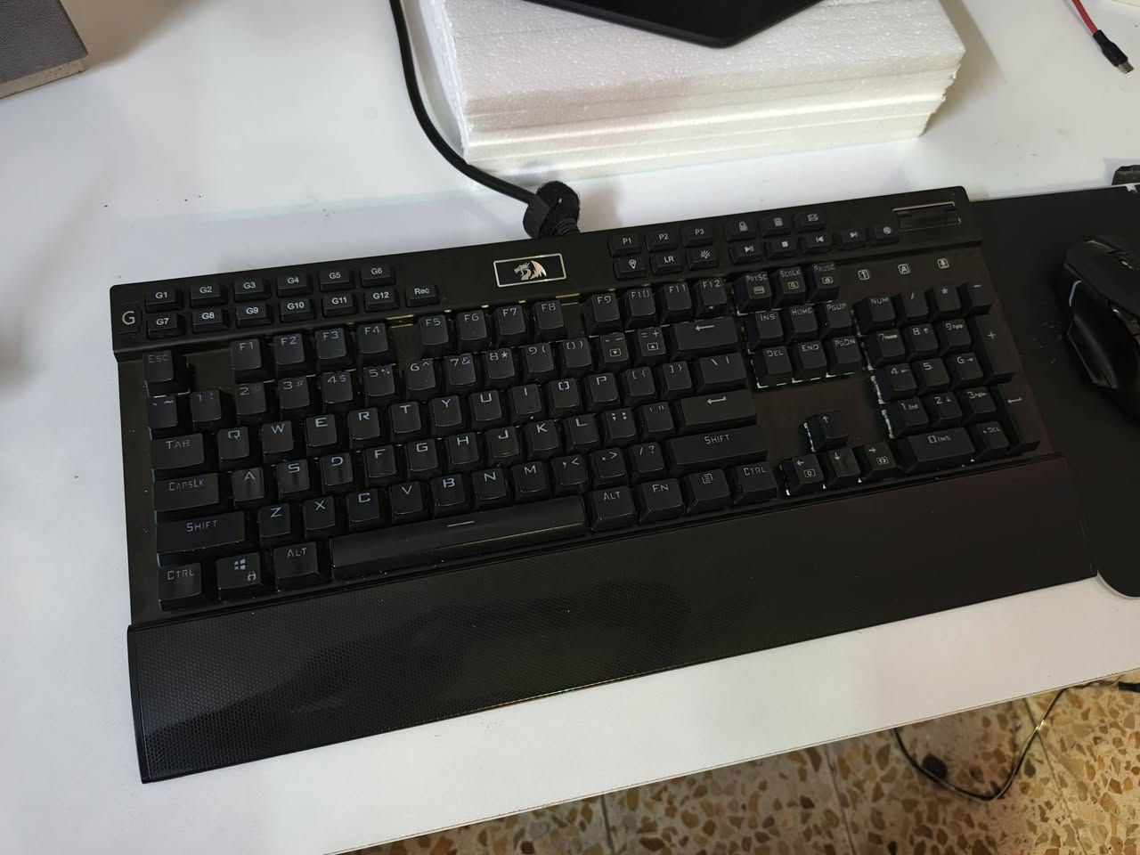 Keyboard redragon k550 yama
للبيع كيبورد نظافة 100%
ماركة ريد راكون اصلي 
كيبورد ميكانيكي ضوئي ٨ الوان
مواصفات هوايه بالكيبورد  
السعر : 30 الف قفل 
الجديد مالته بحدود 70 الف
مكان بغداد البياع
***********
