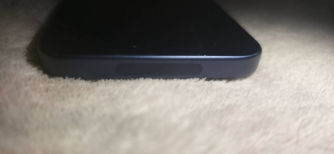 للبيع iPhone 17 Pro Max 256GB

لون أزرق، نسخة أمريكية LL/A (eSIM)، مفتوح على جميع الشبكات.

البطارية 100%، وعدد دورات الشحن 14 فقط، الجهاز غير مستخدم استخدام فعلي، وما عليه iCloud وجاهز للاستخدام.

بيه كسر بسيط بالكلاس ونقطة بالشاشة مثل ما مبين بالصور، لكن اللمس شغال طبيعي جدًا وما يأثر على الاستخدام نهائيًا.

الضمان من Apple لغاية 09/11/2026.

الجهاز فقط، بدون كرتون وبدون ملحقات.

📍 بغداد - البياع.
💰 السعر: 1400 دولار قابل للتفاوض البسيط.
📞 ***********
