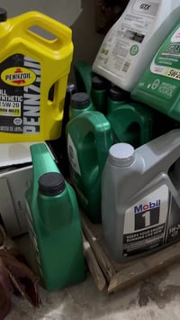 توجد زيوت سيارات امريكي اصلي 100%0w20 10w30 5w20  رقم تلفون07716087700