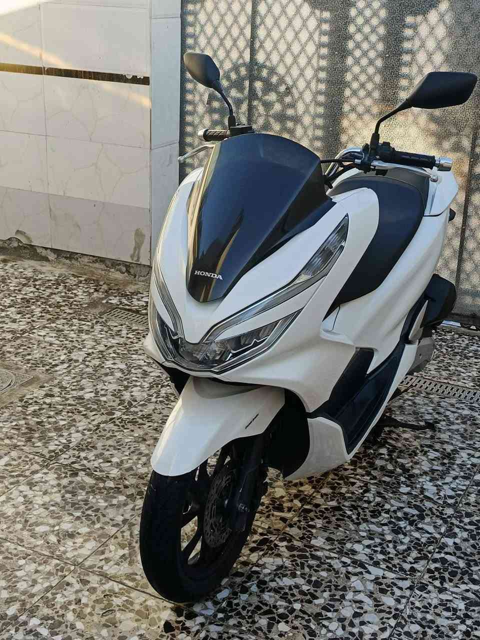 سلام عليكم بي سي اكس جيل الثالث
وارد كوري مكفولة كفاله عامه 
ماشيه 49 الف لون أبيض صدفي
مكينه كلجات خير من الله ستان حساس
حساس زدحام شرط كله اصلي
سكن بغداد حي النصر   ***********
