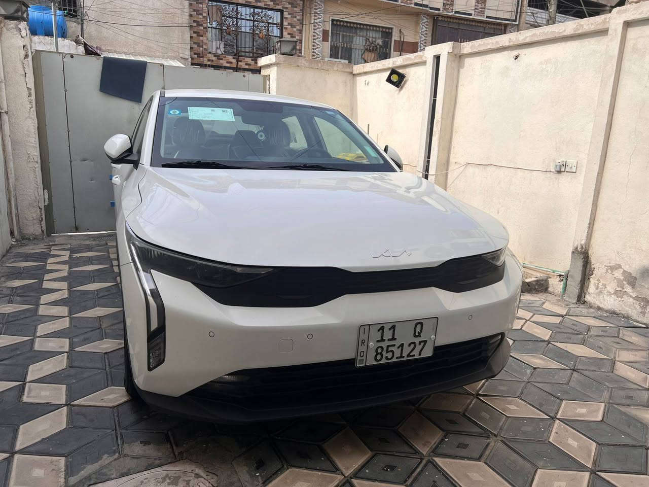 كي ثري خليجي شركه دوليه ام ضمان موديل ٢٠٢٤ مواصفات عاديه بيه صبغ باب سايق اثر طخه الباقي مكفوله من رصعه وشخط سعر ١٤٢ رقم ***********
