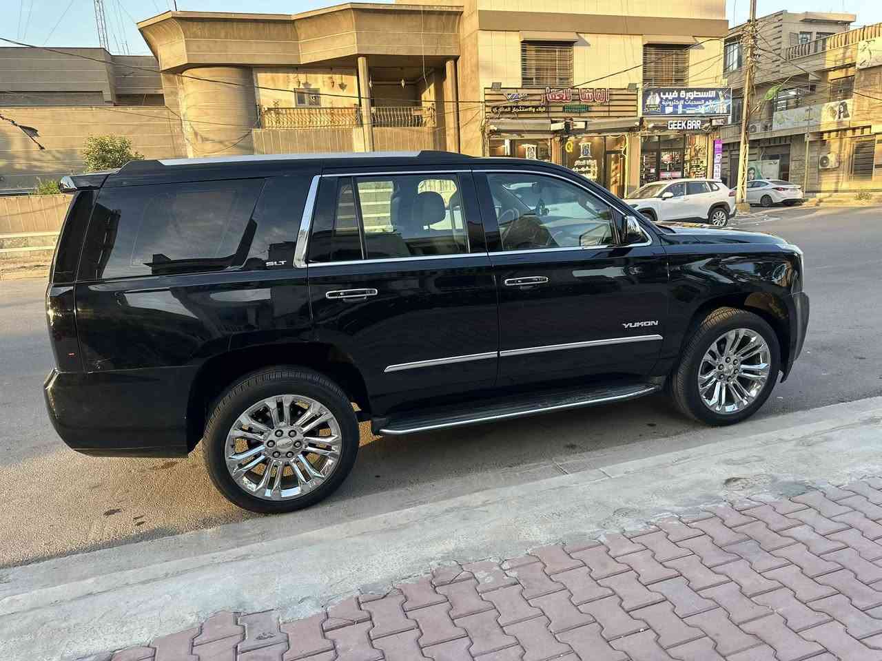 - يوكن ( SLT ) فول أعلى مواصفات المحرك المرغوب 5300
موديل :   2016
الون:       اسود🖤 
العداد: 160 حقيقي
الفئة : SLT

/حجم المحرك    ٨  سلندر  5300
/ فتحه
/ بصمه تشغيل + بصمة ابواب
/ رادار امامي مانع اصطدام 
/ رادار خلفي
/ رادارت جانبيه ( نقطه عمياء)
/ كشن السائق هزاز  للتنبيه ( مربوط مع الرادار)
/ كامراة دواره مع الاستيرن اصليه
/ كشنات جلد 
/ كشنات اماميه كهرباء
/كشنات خلفيه كهرباء
/ كشن السائق خزن ميوري 
/كشنات خلفيه متصله
/ كشنات تدفئه + تبريد 
/ باب خلفي كهرباء
/ استيرن كهرباء
/مرايات جانبيه كهربائيه ( شفط) + تعتيم 
/ فول تحكم استيرن جهتين + ستيرن تدفئة + ستيرن كهرباء
/حساسات امامي  خلفي
/ فور ويل 
/ لايت زنون
/ لايت وبك لايت ليد (LED)
/شاشه اماميه كبيره 
/شاشه عرض خلفيه
/ كشنات 7 راكب كهربائي 
/ تشغيل عن بعد 
/ تبريد مركزي ثلاث قطع
/ تحكم للتبريد الخلفي منفصل
/ منفذ كهرباء للعربه الخلفيه
/ سستم صوت اعلى فئه (BOSE)
/ نظام مكابح للعربه الخلفيه
/ نظام صعود مرتفعات
/ نظام سحب مقطورة 
/ نظام تحديد مسار ( نظام خطوط الشارع)
/ نظام معرفة ضغط الاطارات
/ انظمة مكابح
/ نظام تزحلق 
/ نظام توازن للطرق الوعره 
/ بصمه عدد
/ اسبيرها منازل 
تخم تاير جديد سيارة جديدة وتخبل وبلعافية على الياخذها 
وبقية المواصفات المعروفه السياره رقم سليمانيه بسمي 
السعر: 340 
للاستفسار ***********

